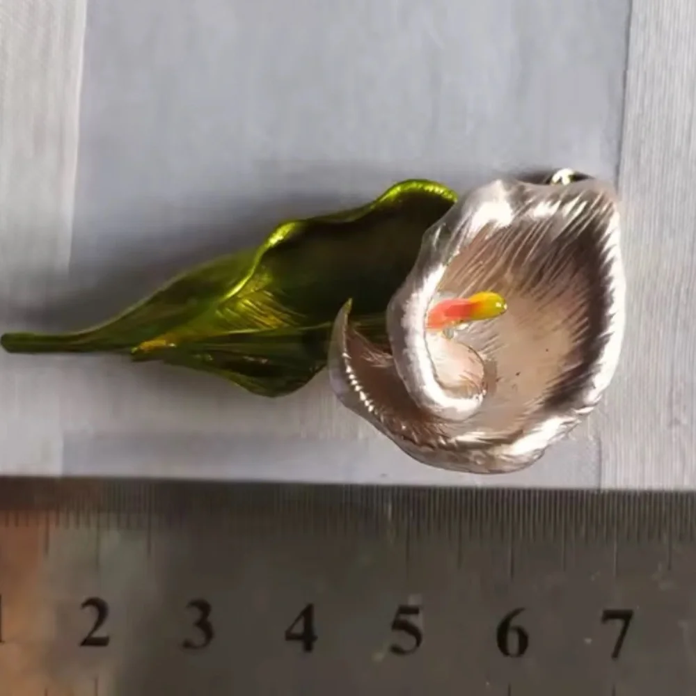 Calla Lily Cream Gold Brooch